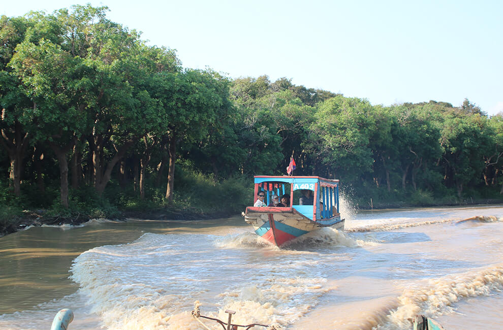 Kampong Phluk Floating Village: A Unique Cultural Experience 5 Kompong Phluk Floating Village Boat Tour