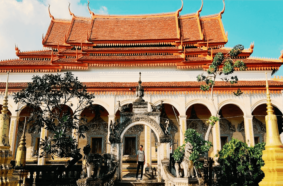 Wat Reach Bo Pagoda