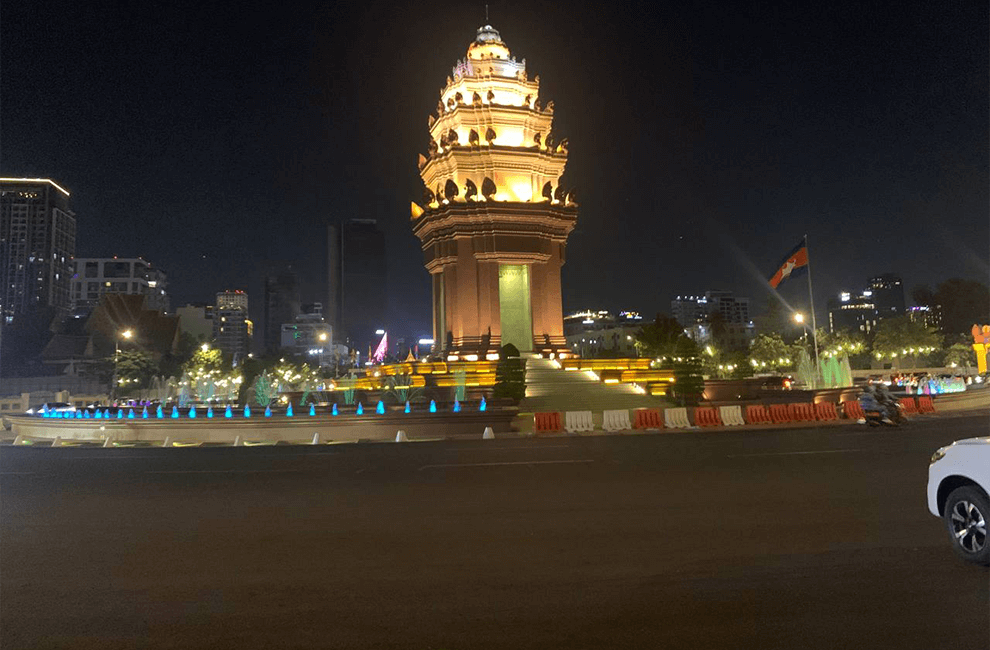 16 Best Things to do in Phnom Penh 5 Independence Monument 1