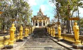 Phnom Baktra Pagoda