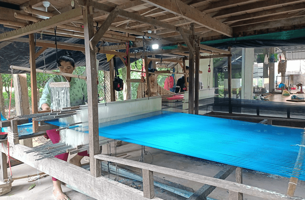 Things to do on Silk Island: Travel Guides 4 Silk Island Weaving
