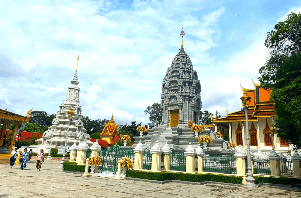 Phnom Penh Budget Travel Guide