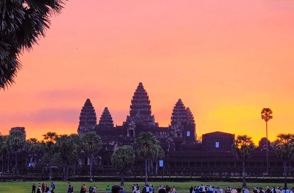 Tips to See Angkor Wat Sunrise to Secure a Good Spot 2 Equinox Sunrise Phenomenon