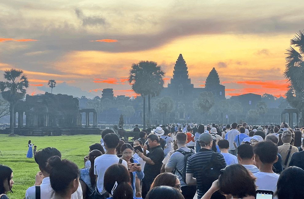 Banteay Srei Temple: Cambodia’s Jewel of Art and History 5 Equinox Sunrise at Angkor Wat