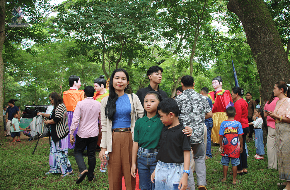 Khmer People, Friendliness A Society Built on Smiles