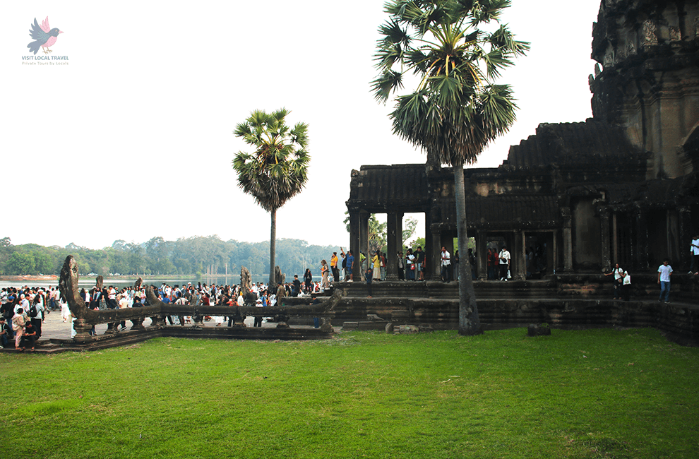 Angkor Wat Equinox Day by Sopherth