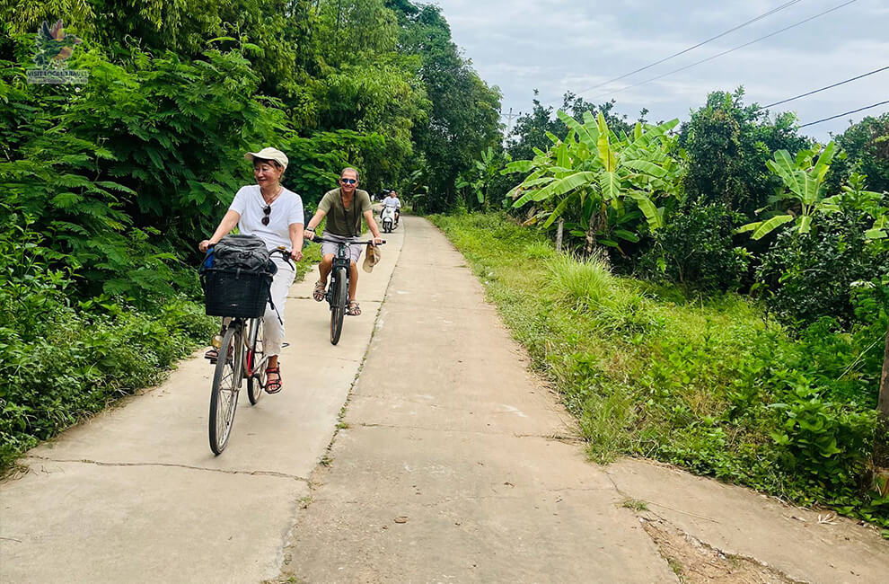Cycking on Koh Trong Island