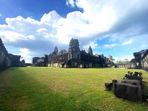 Angkor Wat Tour