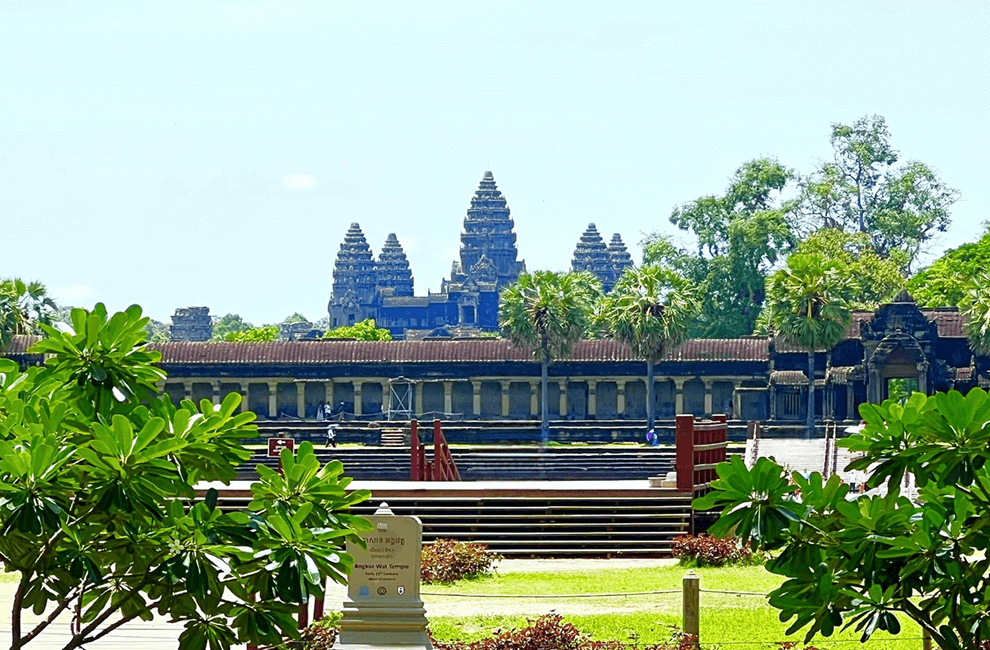 Exploring Angkor Wat Treasures