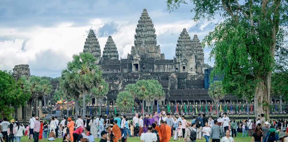 Angkor Wat, Floating Village, Apsara Dance Show