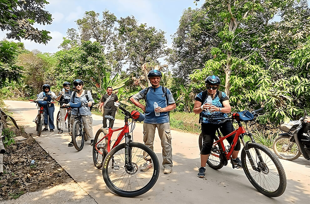 Koh Trong Island Bike Tour with Snacks