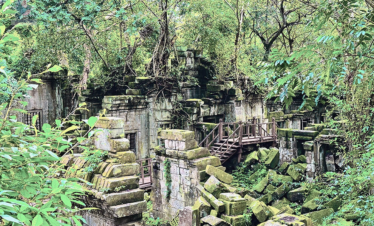 Kbal Spean Trekking, Banteay Srei and Beng Mealea Tour