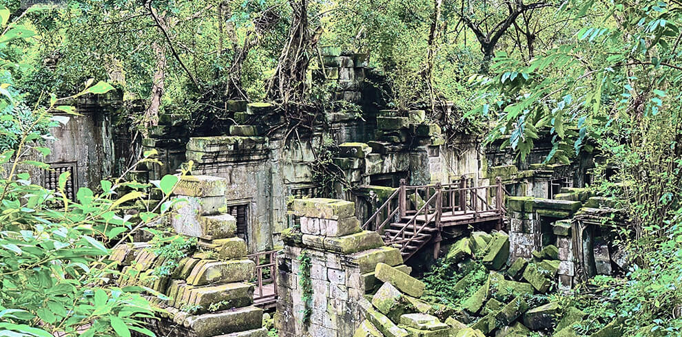 Kbal Spean Trekking, Banteay Srei and Beng Mealea Tour