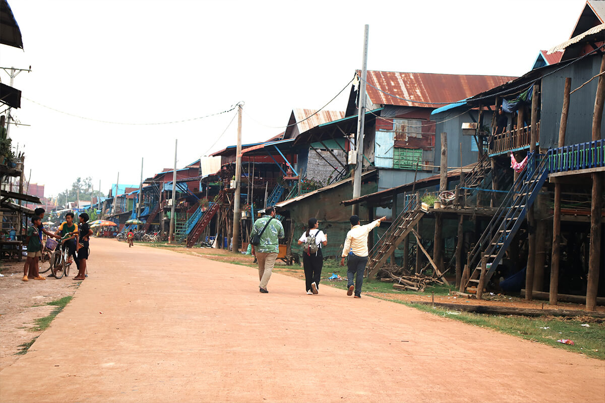 Transfer from Siem Reap to Phnom Penh - Photo