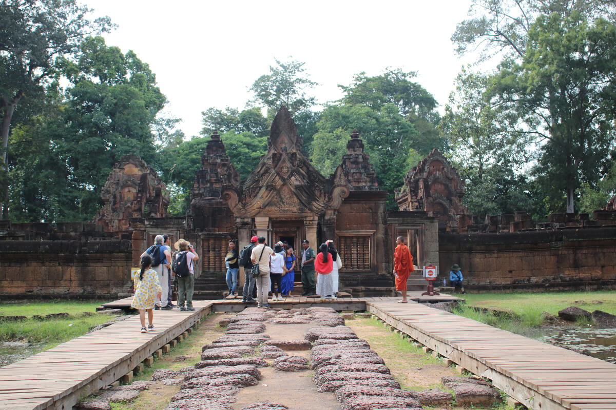 Elephant Sanctury and Banteay Srei Temple - Photo
