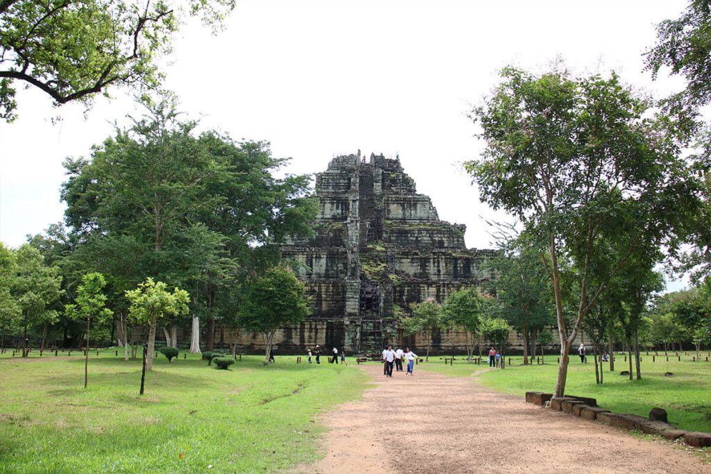 Koh Ker and Beng Mealea Jungle Temple Day Tour from Siem Reap
