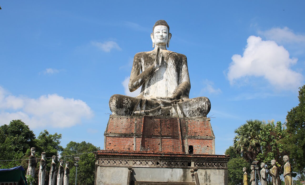 Explore Wat Ek Phnom